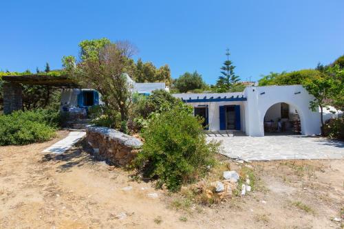 Το κτήριο όπου στεγάζεται  η παραθεριστική κατοικία