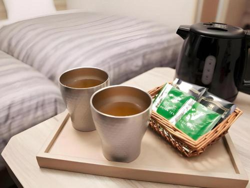 Принадлежности для чая и кофе в Hotel Route Inn Hirosaki Ekimae