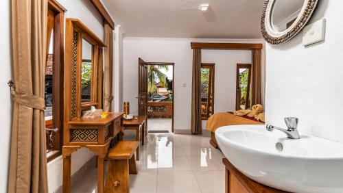Ένα μπάνιο στο JP House Ubud