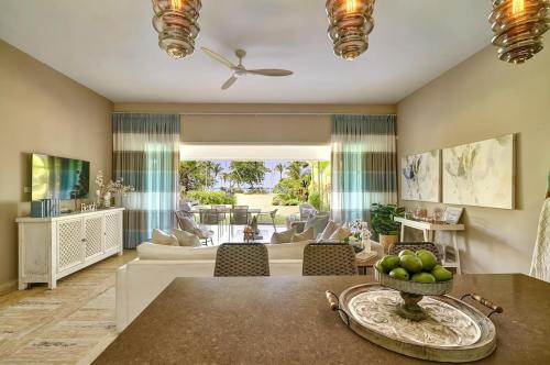 ®{The~Beach~Place} @PlayaBonita WalktoBeachPool