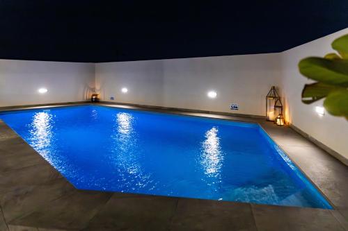 Villa Ixoria with Private Pools by ArcoBnbの敷地内または近くにあるプール