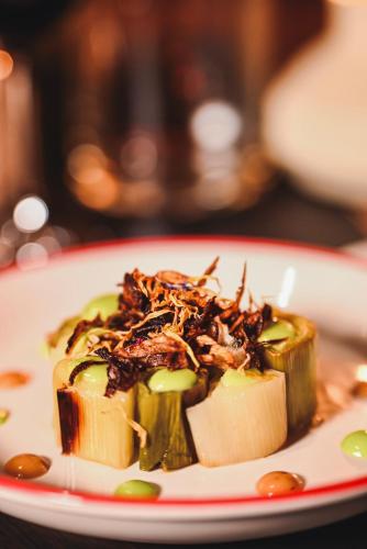 a plate of food with vegetables on a table at L'Escale (accès en télécabine) in Châtel