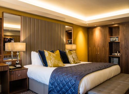 Ένα ή περισσότερα κρεβάτια σε δωμάτιο στο Lea Marston Hotel