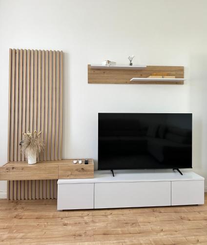 TV a/nebo společenská místnost v ubytování Home by Ginger