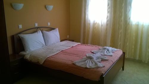Säng eller sängar i ett rum på Hotel Spiros