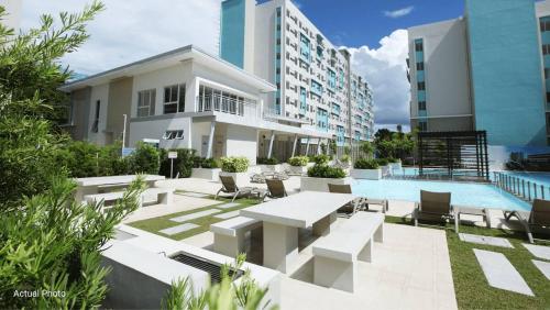 a building with a swimming pool next to a building at D-3K's Residence in Dumaguete