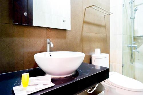 a bathroom with a sink and a toilet at Sans Hotel Nagari Malioboro in Yogyakarta