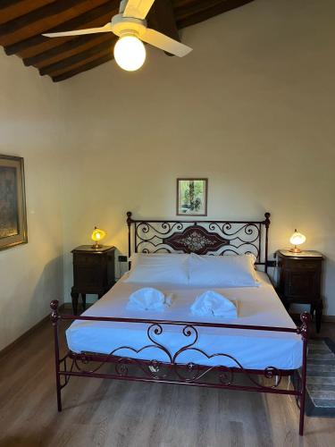 Ένα ή περισσότερα κρεβάτια σε δωμάτιο στο Villa Caterina 2 by Falcony apartments