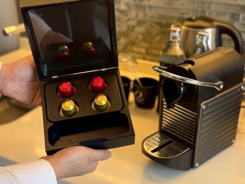 Kemudahan buat kopi dan teh di Oakwood Suites Tiwanon Bangkok
