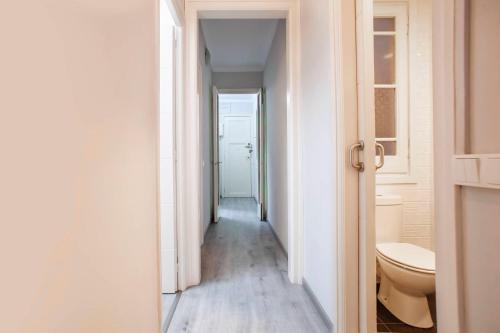 P2PAR1002- Super Bright New 2B Apt in the center