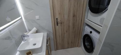 Ένα μπάνιο στο Angelo Waves, luxery apartment in Platanos, Leros