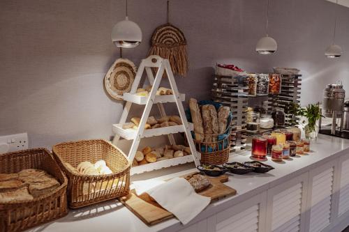 Makanan di atau berdekatan hotel