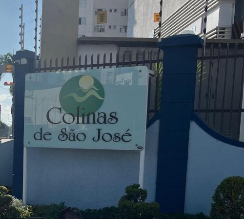 Apartamento em frente Shopping Colinasに飾ってある許可証、賞状、看板またはその他の書類