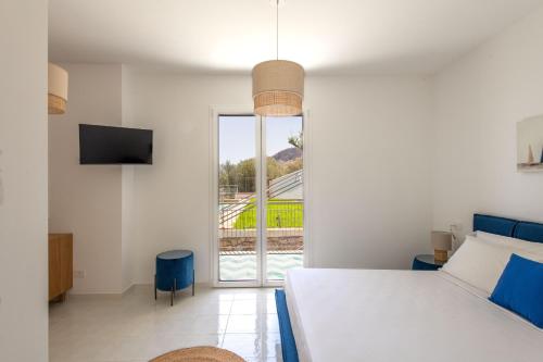 Ένα ή περισσότερα κρεβάτια σε δωμάτιο στο Sea Frame Design Apartments with Pool by Wonderful Italy
