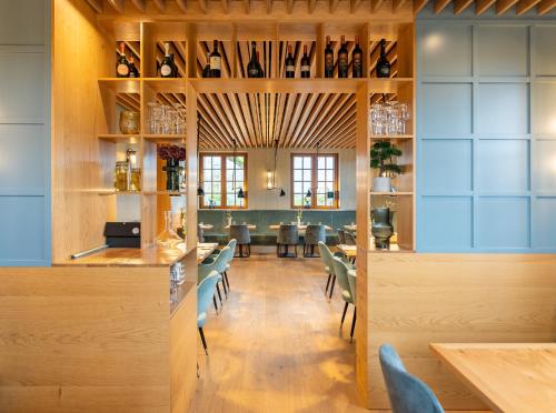 Un restaurante u otro lugar para comer en Goldammer Aschaffenburg