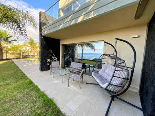 Μπαλκόνι ή βεράντα στο Luxury Oceanview Villa de Nava with heated private pool