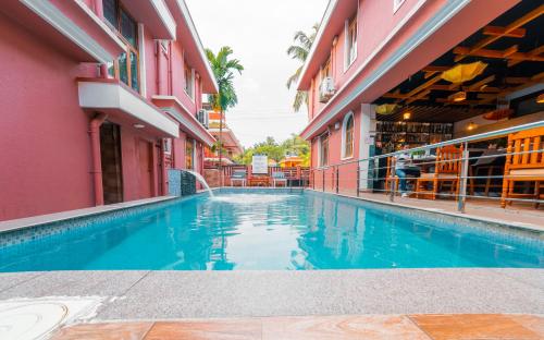 Bazén v ubytování Raj Samudra Hotel and Spa nebo v jeho okolí