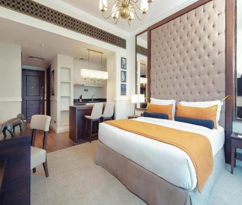Un ou plusieurs lits dans un hébergement de l'établissement Hotel Tulip Near Delhi Airport