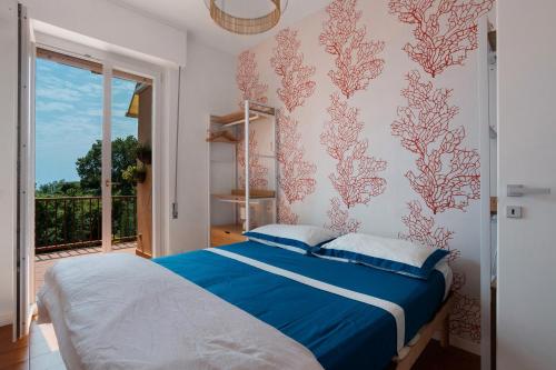 Ένα ή περισσότερα κρεβάτια σε δωμάτιο στο Casa Blu Lerici