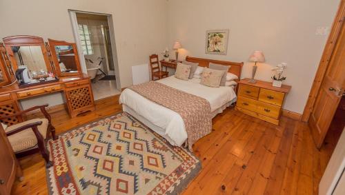 Katil atau katil-katil dalam bilik di Chateau B&B