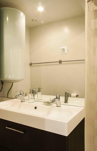 Spacious and Modern Apartment in the Center of Chiado
