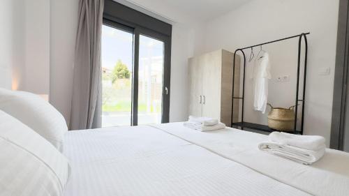 Ένα ή περισσότερα κρεβάτια σε δωμάτιο στο Nikiti Aqua Mare Suites