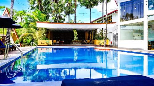 Bazén v ubytování ReeCha Kurinji Resort nebo v jeho okolí