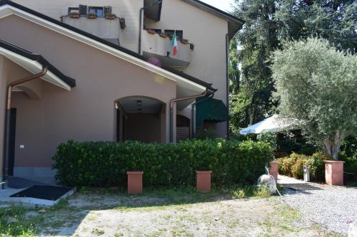 a house with a garden in front of it at Hotel Ristorante La Rampina in Vimodrone