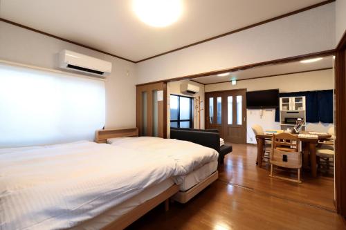 Ένα ή περισσότερα κρεβάτια σε δωμάτιο στο LJ INN Shijo Omiya hanare 5 Bike Free Wifi