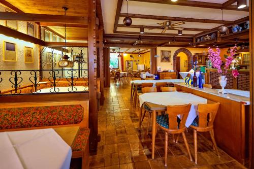 a restaurant with tables and chairs and a bar at Hotel - Garni - Wolfshof in Traben-Trarbach