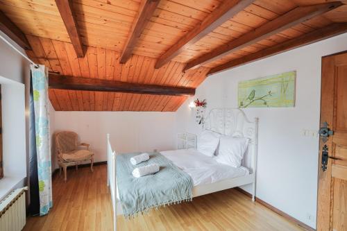 a bedroom with a bed and a wooden ceiling at Le Nid D'Hauteluce - Proche centre ville in Hauteluce