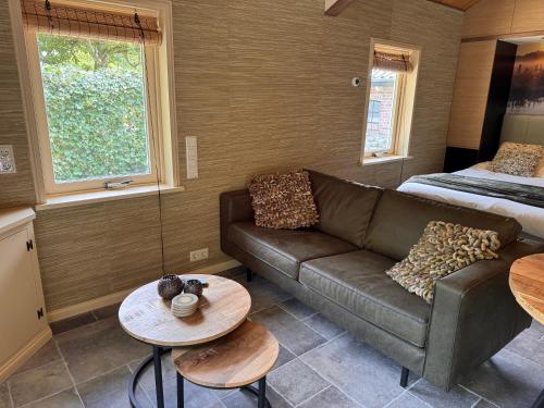 Χώρος καθιστικού στο 2-p Chalet met privacy en tuin nabij Leeuwarden