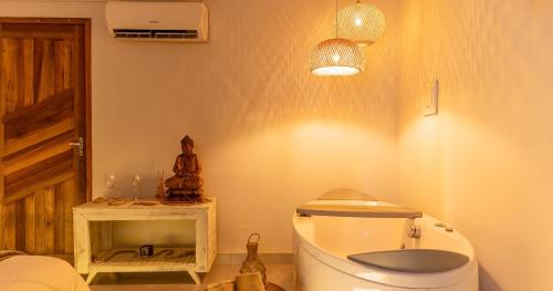 a bathroom with a toilet in a room at Pousada e Chalé Lote 22 in Ilha do Mel