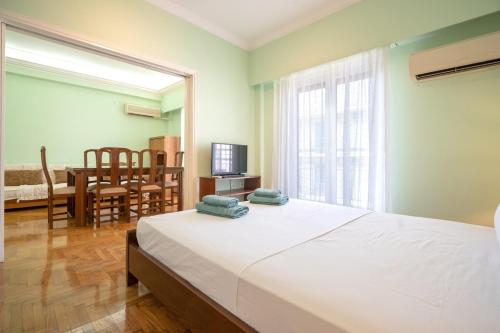 Metaxourgeio Metro Apartment-Comfort for 3 by ΜΡS