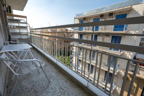Metaxourgeio Metro Apartment-Comfort for 3 by ΜΡS