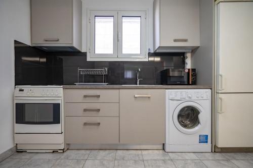 Metaxourgeio Metro Apartment-Comfort for 3 by ΜΡS