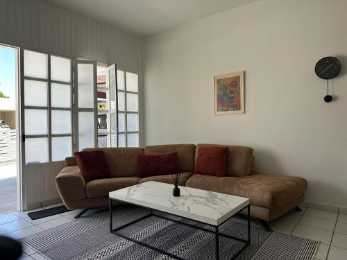 White House with Garden and BBQ in Strovolos