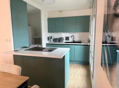Calme & spacieux - 6 pers, parking privé, métro 5min direct centre-ville, checkIn autonome, wifi- idéal sejour pro, touristique, entre amis ou famille