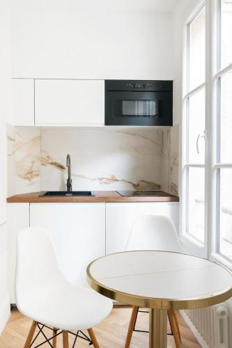 Tour Eiffel invalides appartement