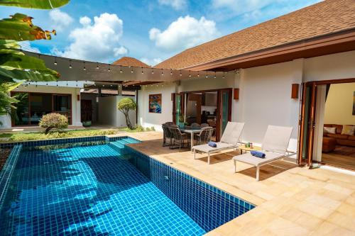 a swimming pool in the backyard of a villa at Blue Moon by G Estate Phuket in Ban Saiyuan (1)