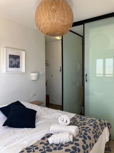 Ein Bett oder Betten in einem Zimmer der Unterkunft Sea & Desert Retreat