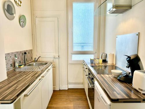 Кухня или кухненски бокс в Appartement Colbert