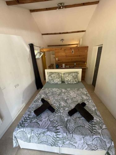 Ένα ή περισσότερα κρεβάτια σε δωμάτιο στο Chambre d'Hôtes Chez Tania et Benoit