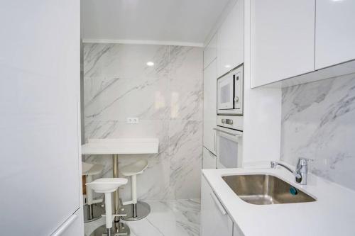 Chiado Charm Central Lisbon Retreat Apartment