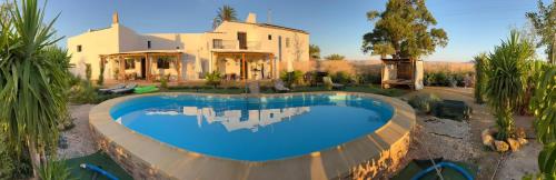 Πισίνα στο ή κοντά στο Charming villa with private pool