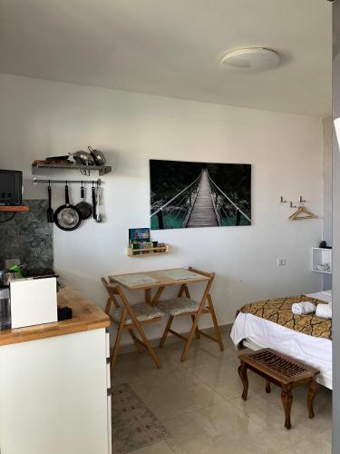 Küche/Küchenzeile in der Unterkunft Sea & Desert Retreat
