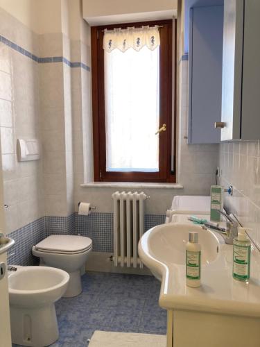 Un baño de Orizzonte Conero holiday home
