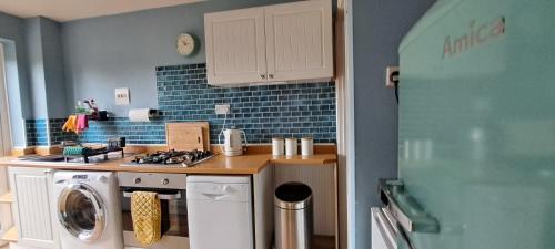 Η κουζίνα ή μικρή κουζίνα στο Generous 3 bed in the heart of the village
