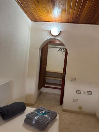 a room with a hallway with a mirror at Vivienda vacacional guanche in San Sebastián de la Gomera