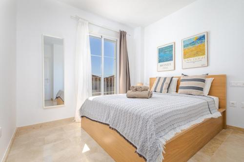 Small Oasis 2 BD Apartment with Sea View